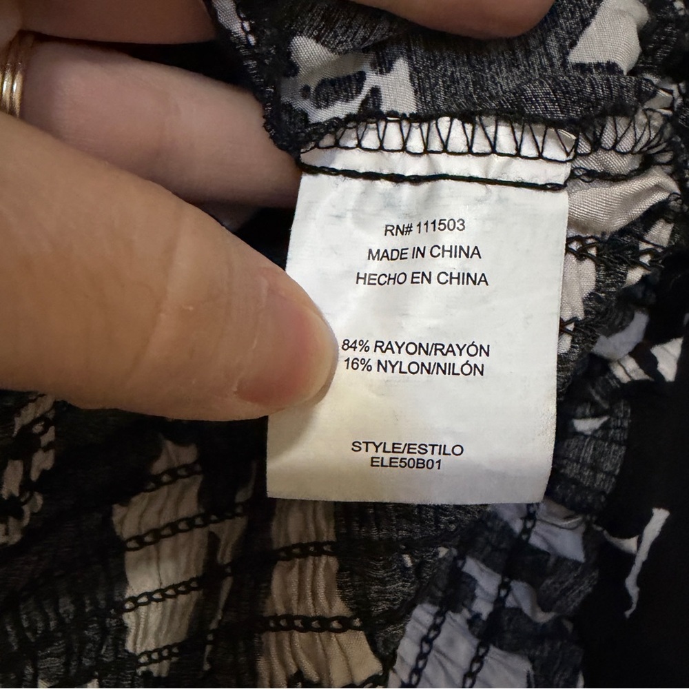 Black and White Fig and Flower Blouse - Picture 7 of 11